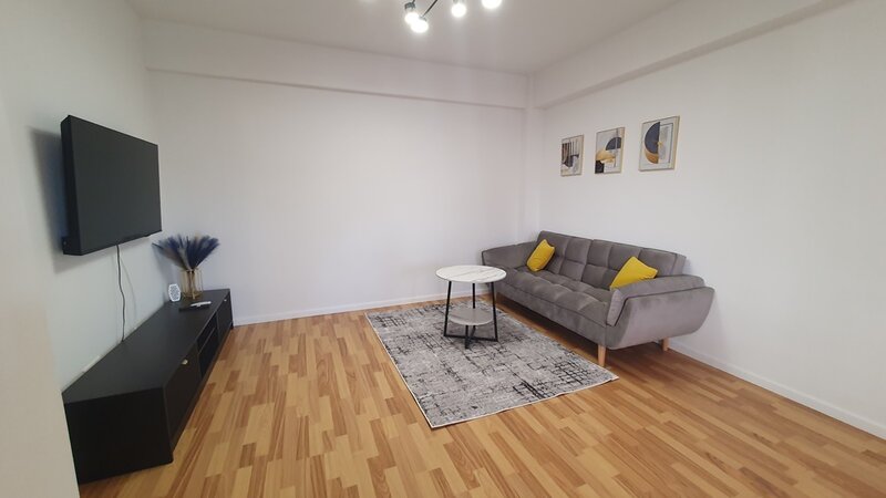 Titan Policlinica, Burdujeni, Codrii Neamtului, bloc nou, 2 locuri parcare